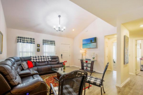 Comfy 4BD 3BA, Washer,Dryer, Large Rooms, Kid's Corner, Sleeps 12